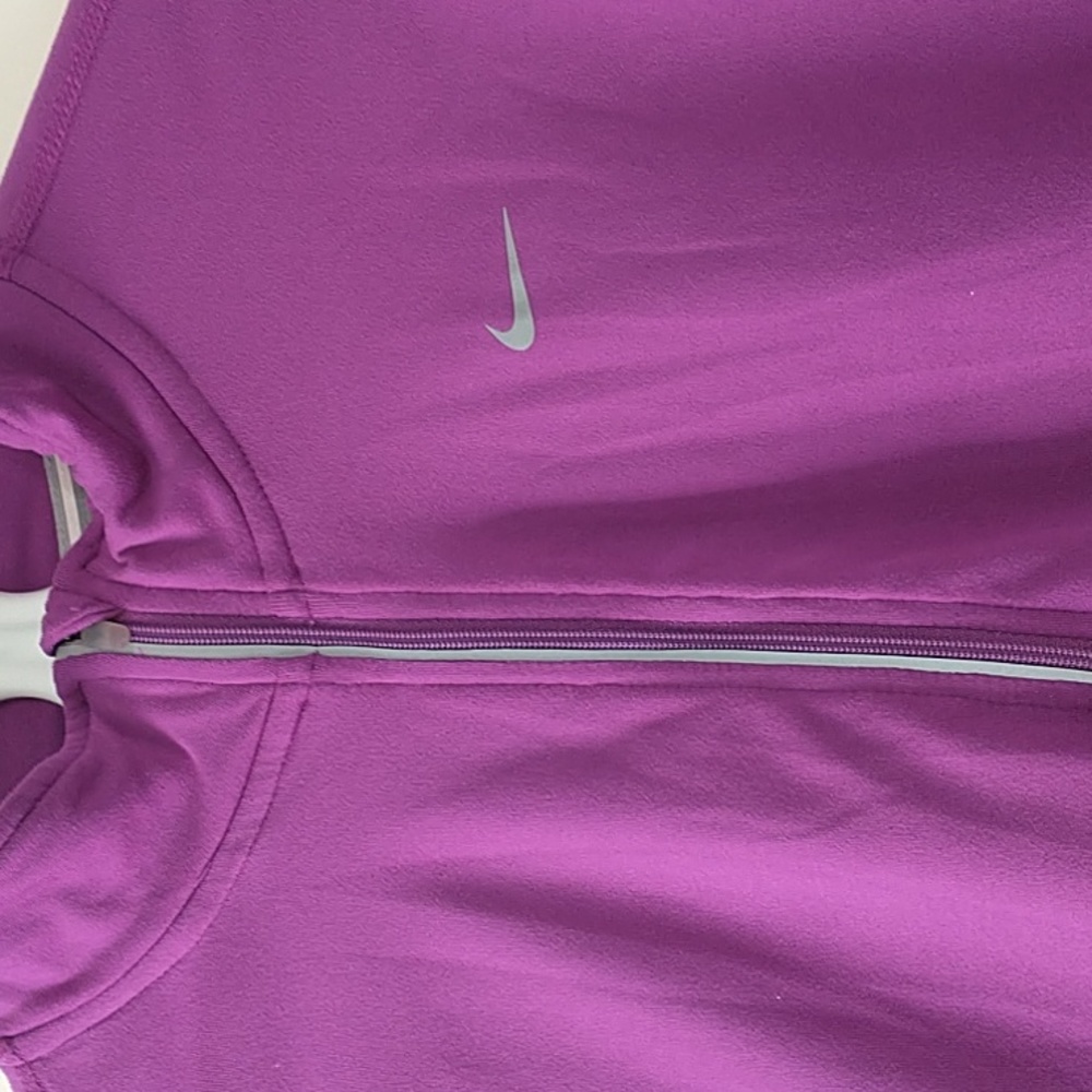 Nike - Picture 5 of 9